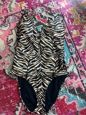 Jessica Simpson One-Piece Swimsuit in Black and Good Tiger Print